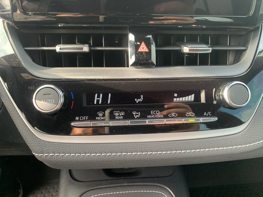 Used 2025 Toyota Corolla SE image 24