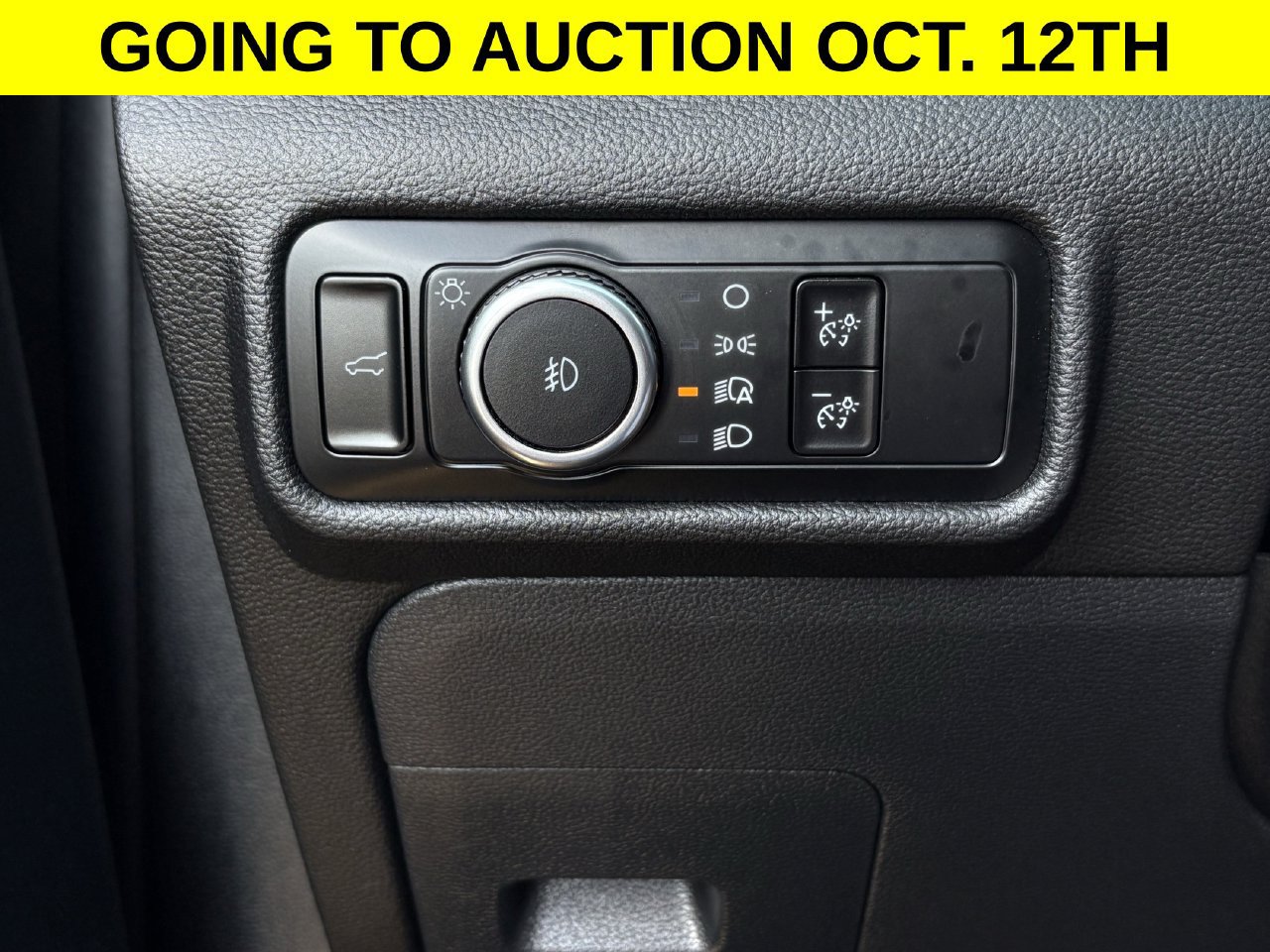 Used 2024 Ford Explorer XLT w/ Equipment Group 202A AWD/4WD image 22