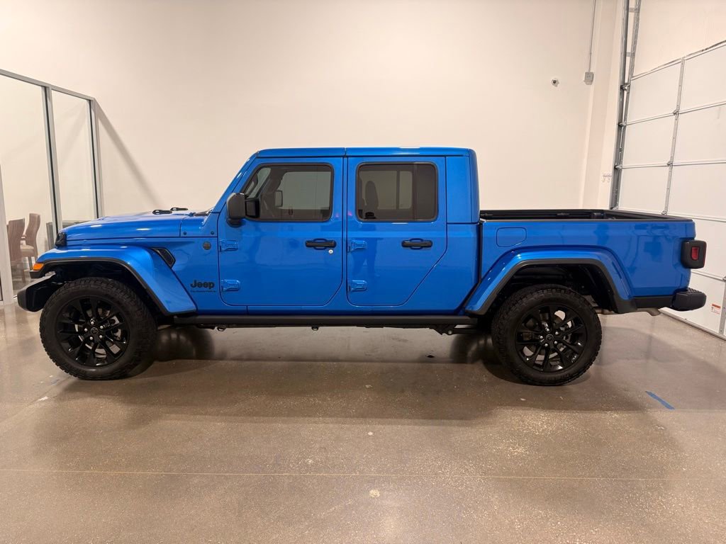 Used 2025 Jeep Gladiator Sport image 8