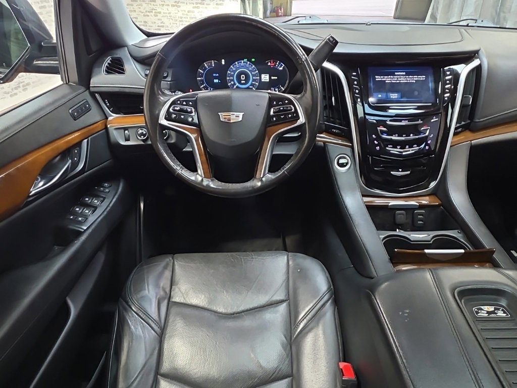 Used 2020 Cadillac Escalade Luxury image 16