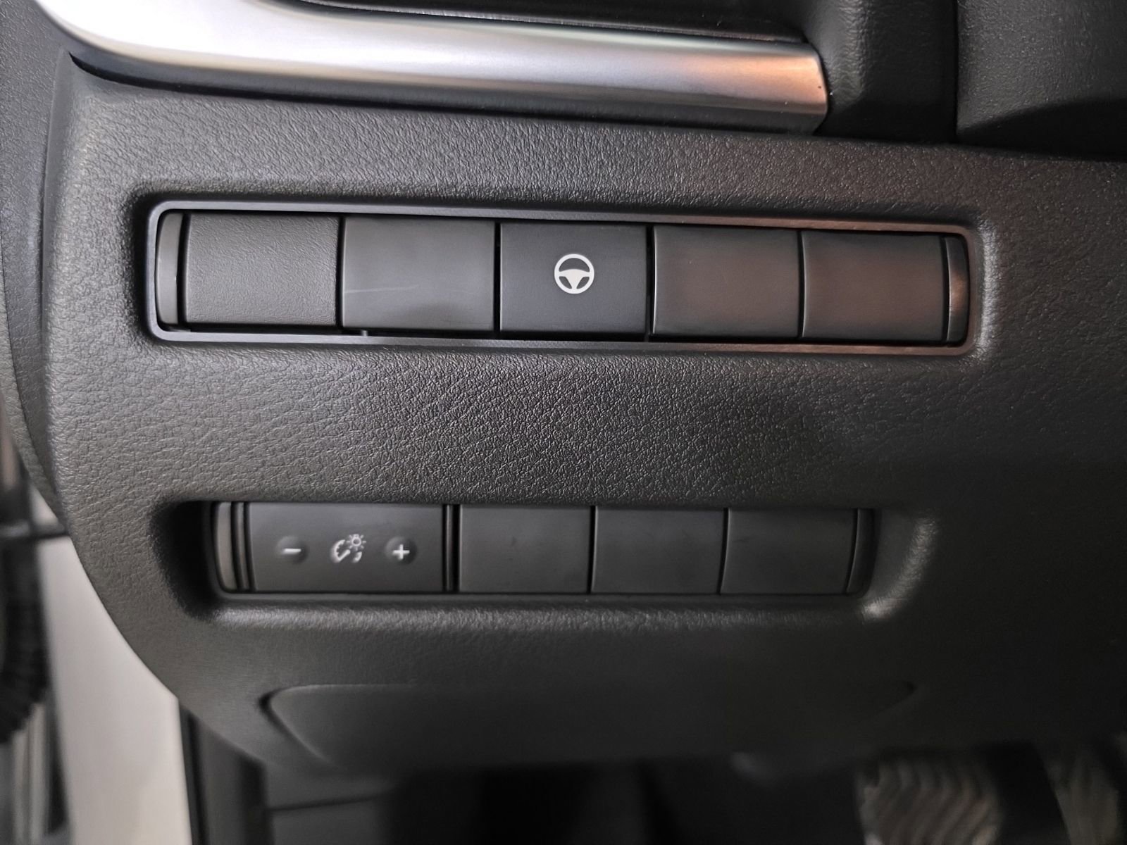 Used 2022 Nissan Rogue SV image 13