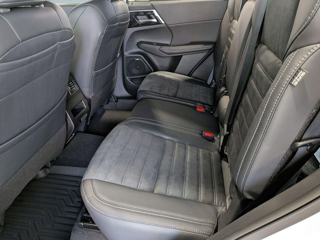 Used 2025 Mitsubishi Outlander Trail Edition image 25