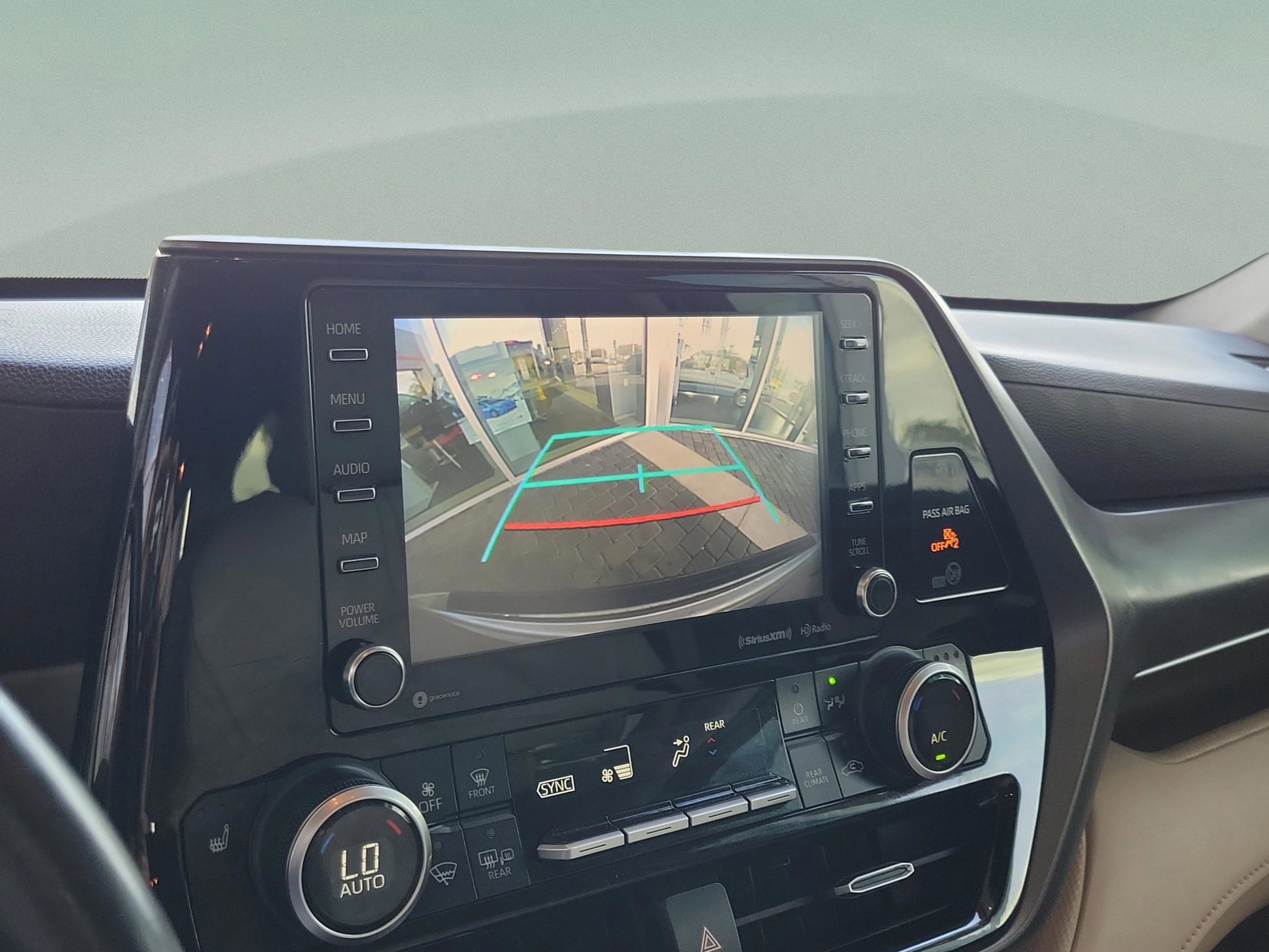 Used 2020 Toyota Highlander XLE image 20