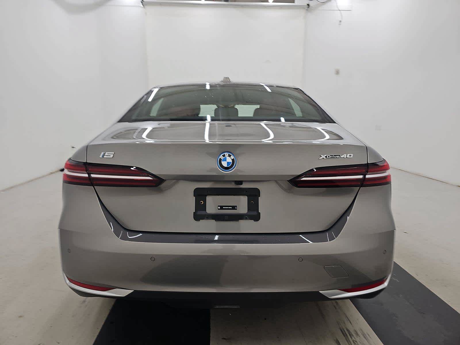 Used 2026 BMW i5 eDrive40 AWD/4WD image 4