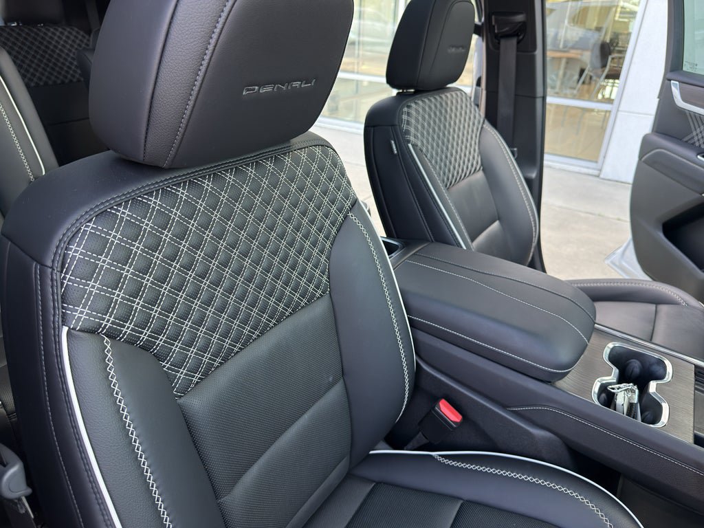 Used 2025 GMC Acadia Denali w/ Super Cruise Package FWD image 34