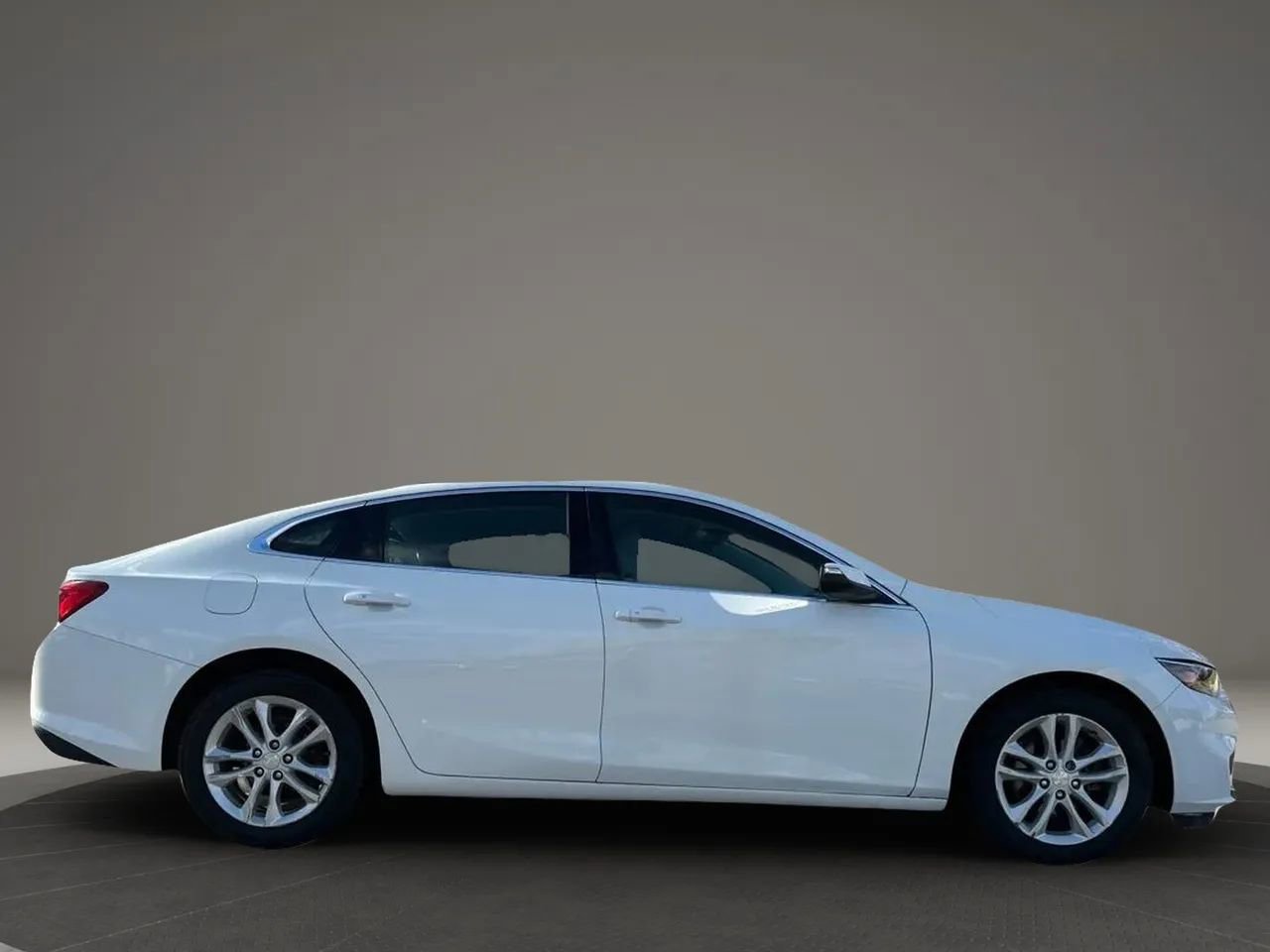 Used 2016 Chevrolet Malibu LT image 6