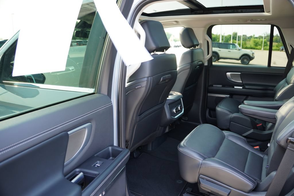 Certified 2025 Ford Expedition Platinum AWD/4WD image 17