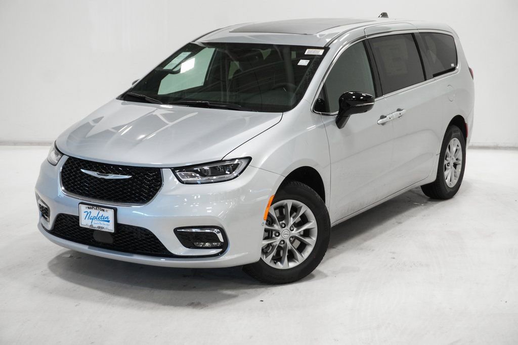New 2026 Chrysler Pacifica Limited image 2