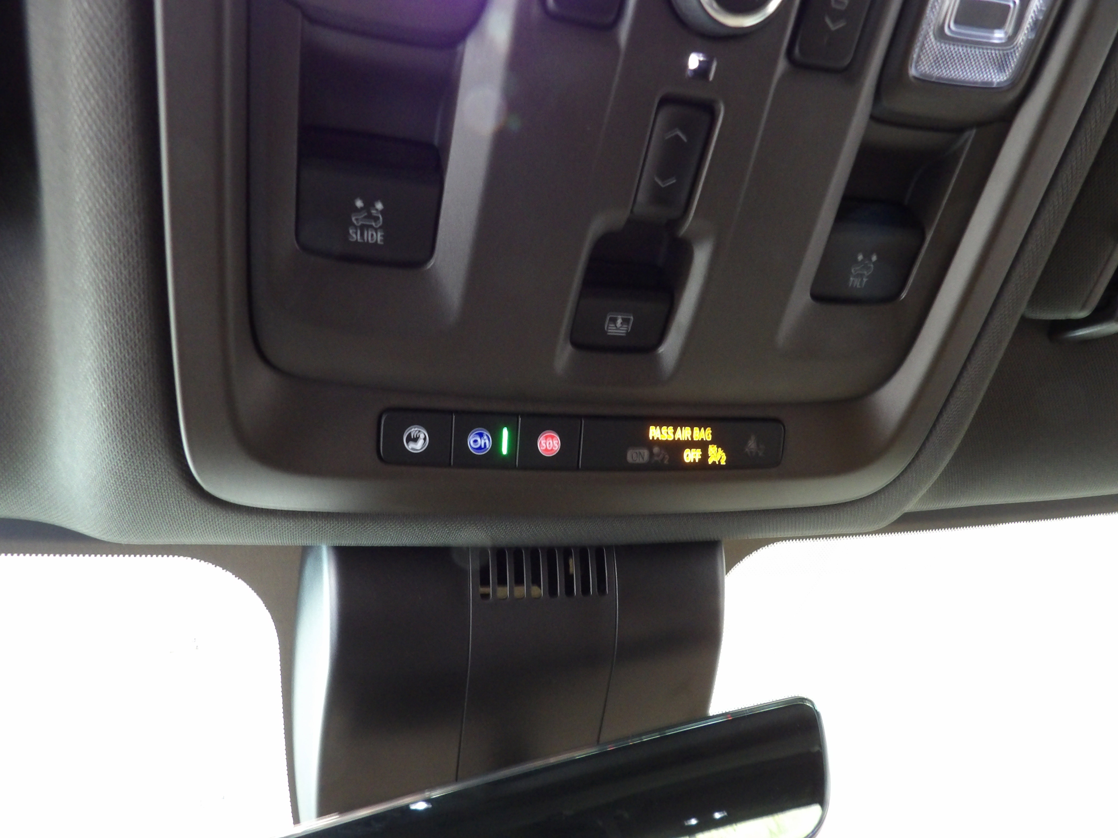 Used 2025 Chevrolet Suburban Z71 w/ Z71 Off-Road Package AWD/4WD image 16