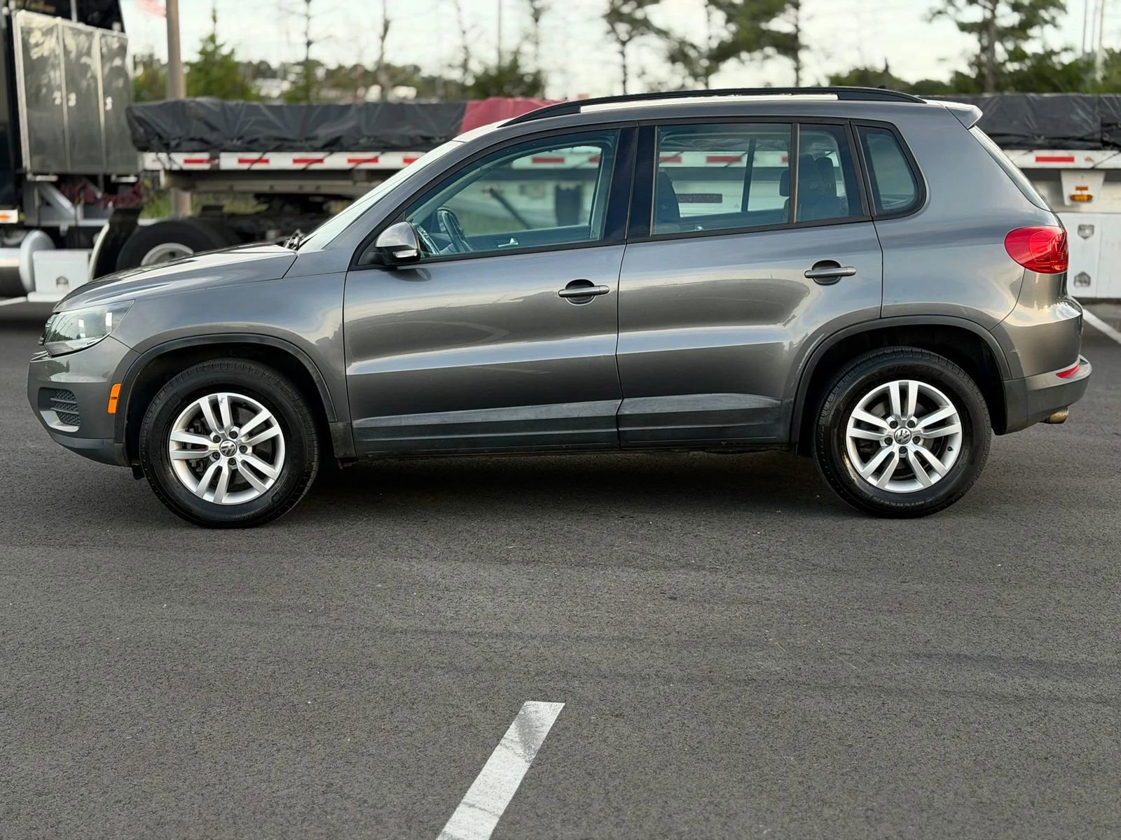 Used 2015 Volkswagen Tiguan S AWD/4WD image 2