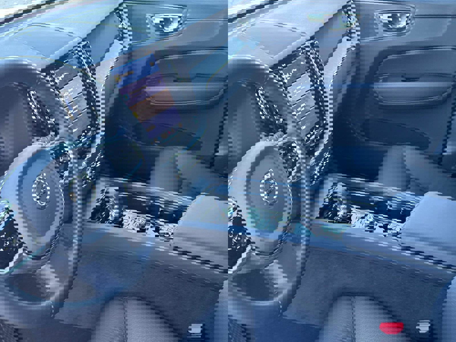 Used 2025 Volvo XC60 B5 Plus image 19