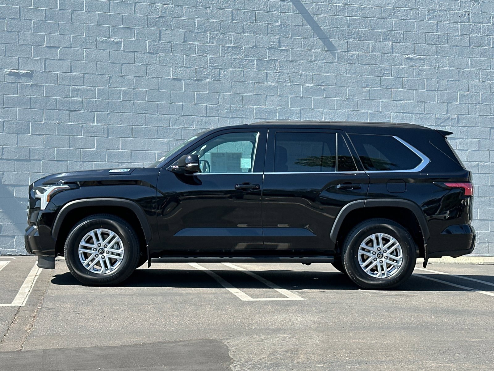Used 2023 Toyota Sequoia SR5 image 2
