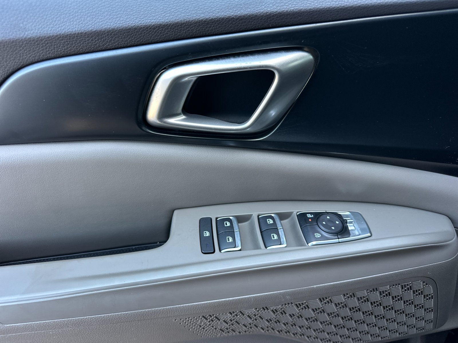 Used 2026 Kia Carnival FWD image 10