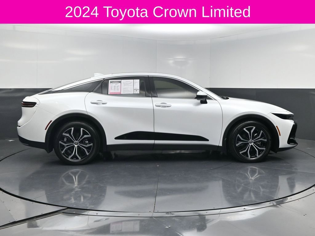 Used 2024 Toyota Crown Limited image 4