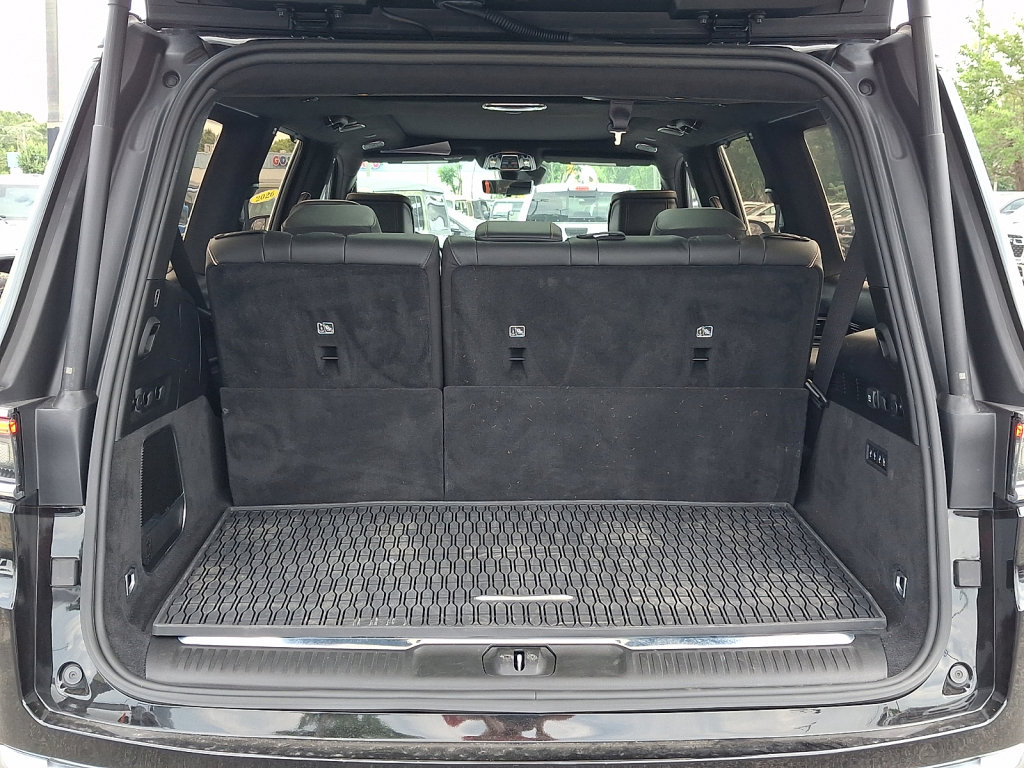 Used 2024 Jeep Grand Wagoneer Series III w/ Rear Seat Video Group 1 AWD/4WD image 18