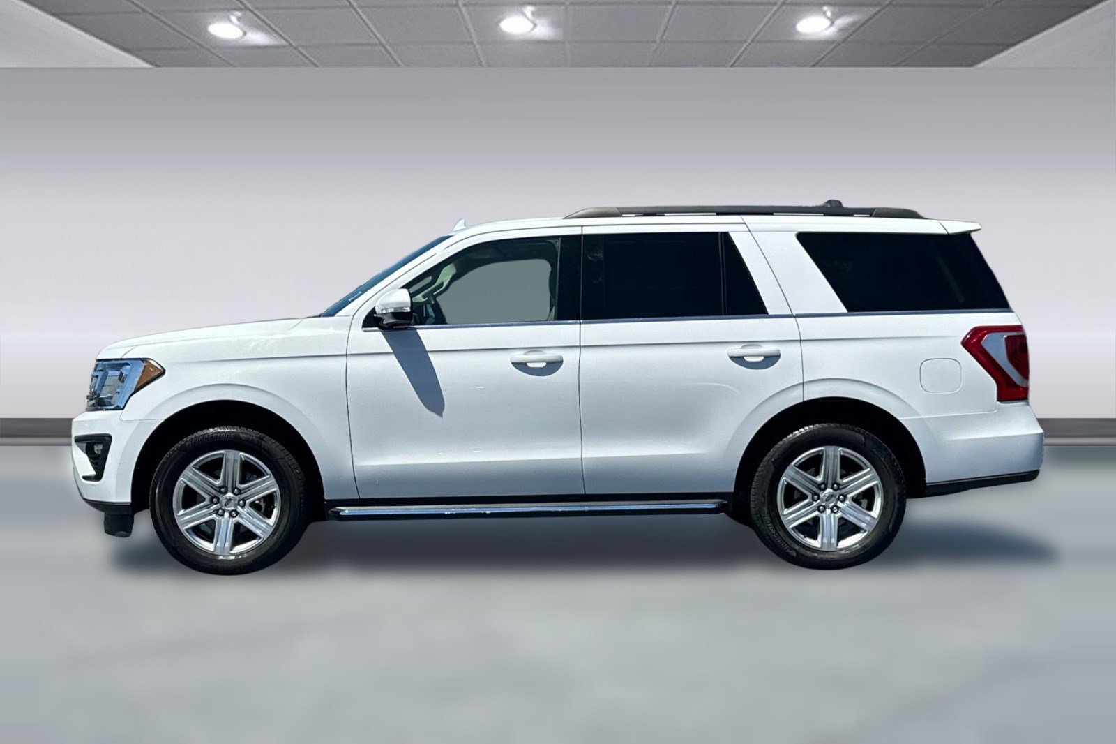 Used 2019 Ford Expedition XLT w/ Equipment Group 202A RWD image 2