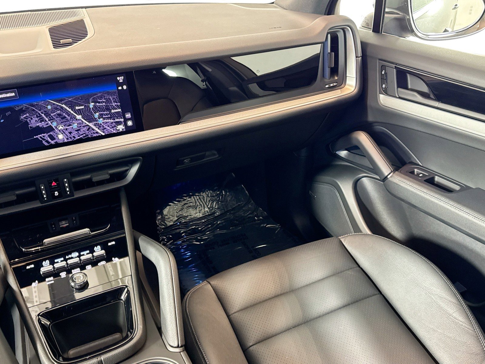 Used 2025 Porsche Cayenne image 21