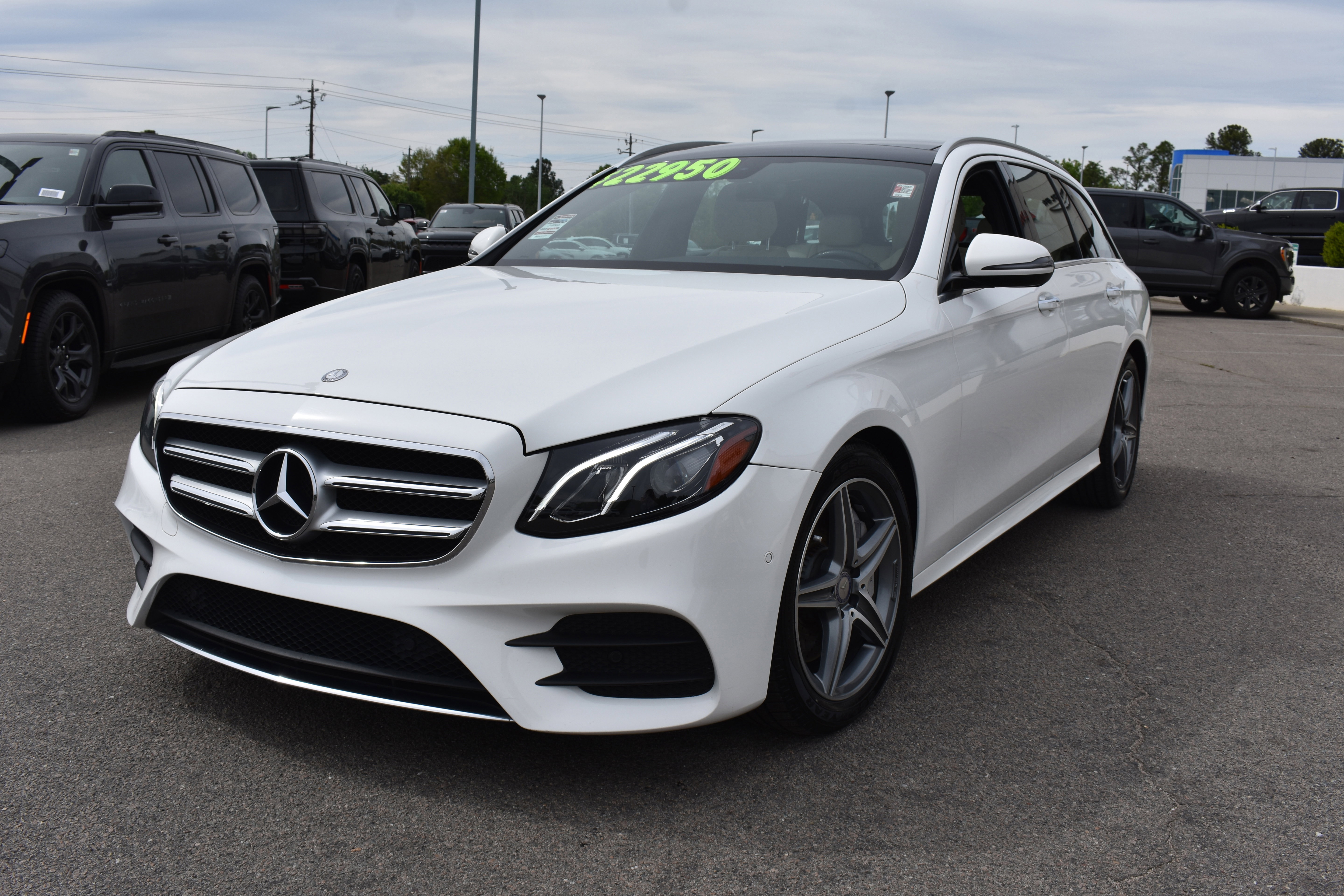 Used 2017 Mercedes-Benz E 400 4MATIC Wagon image 5