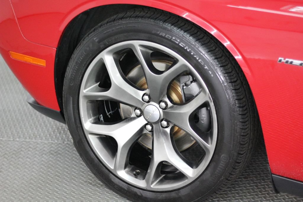 Used 2016 Dodge Challenger R/T w/ Driver Convenience Group RWD image 50