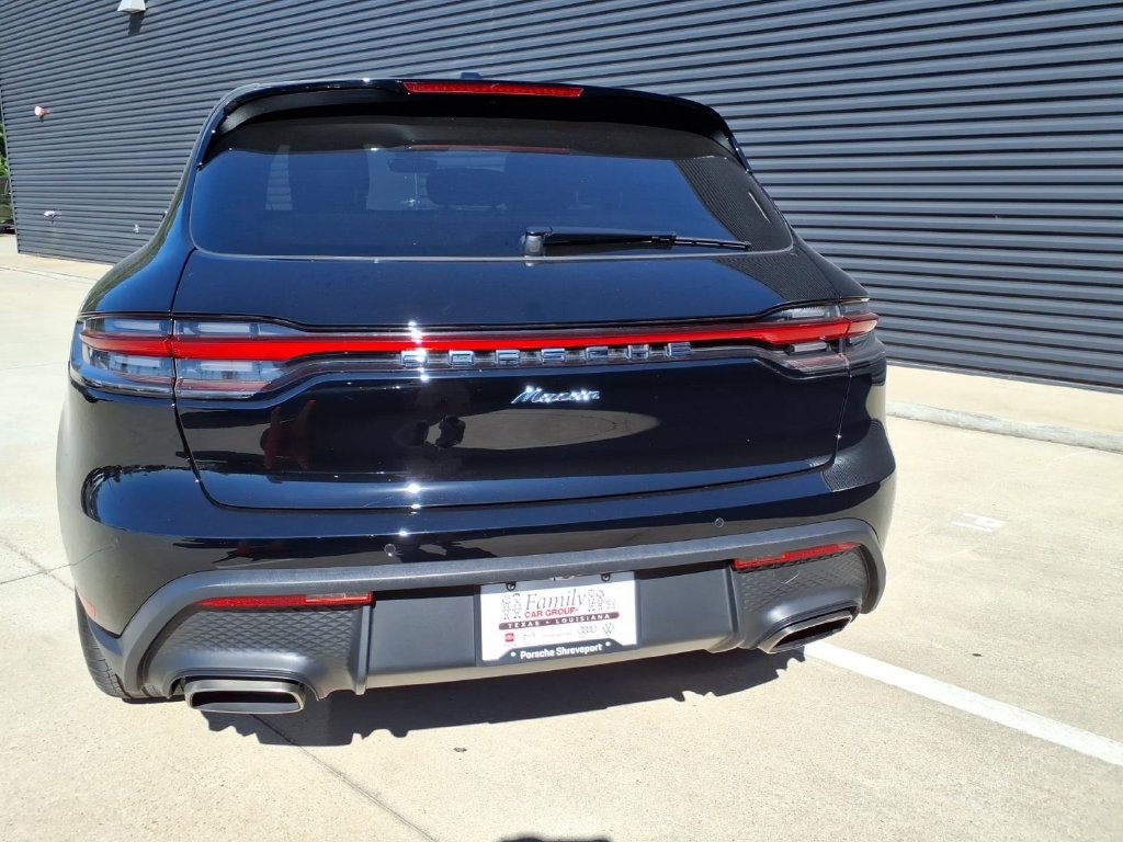 Certified 2026 Porsche Macan AWD/4WD image 4