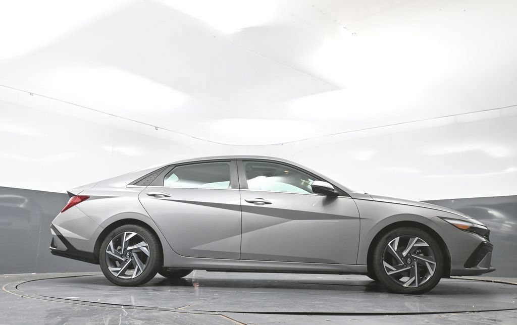Used 2024 Hyundai Elantra Limited FWD image 51
