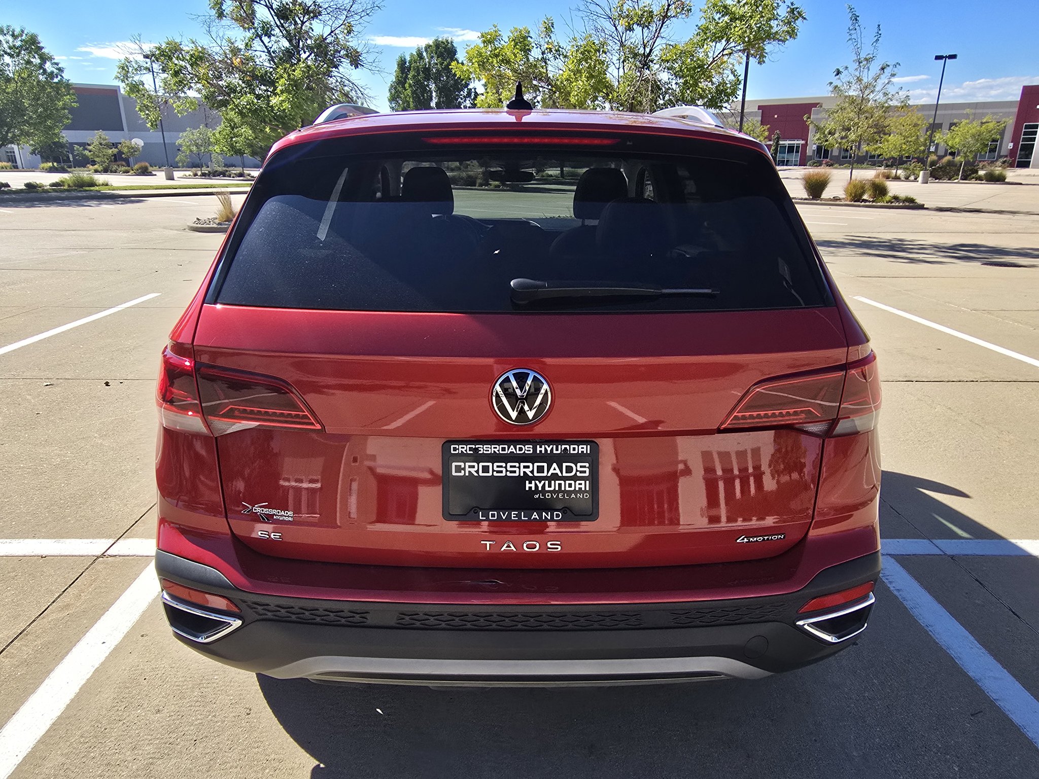 Used 2024 Volkswagen Taos SE w/ Panoramic Sunroof Package AWD/4WD image 5