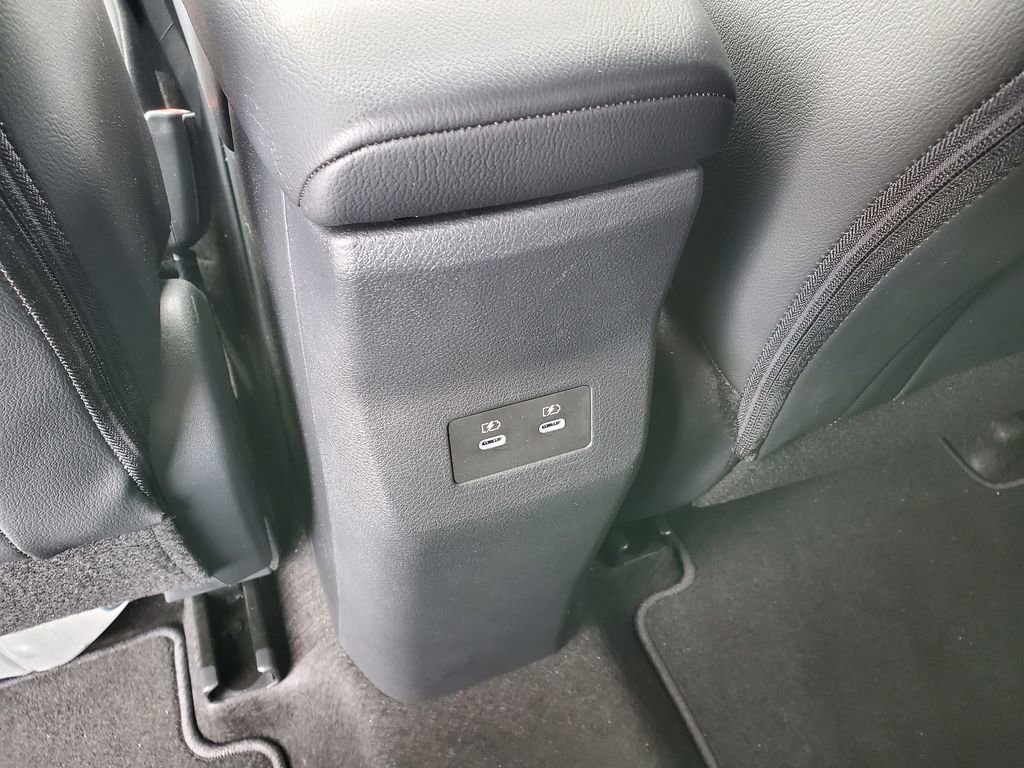 Used 2025 Nissan Kicks SR AWD/4WD image 11