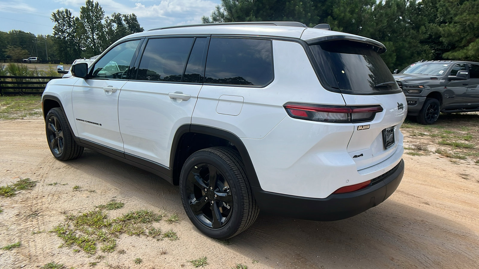 New 2025 Jeep Grand Cherokee L Altitude image 10