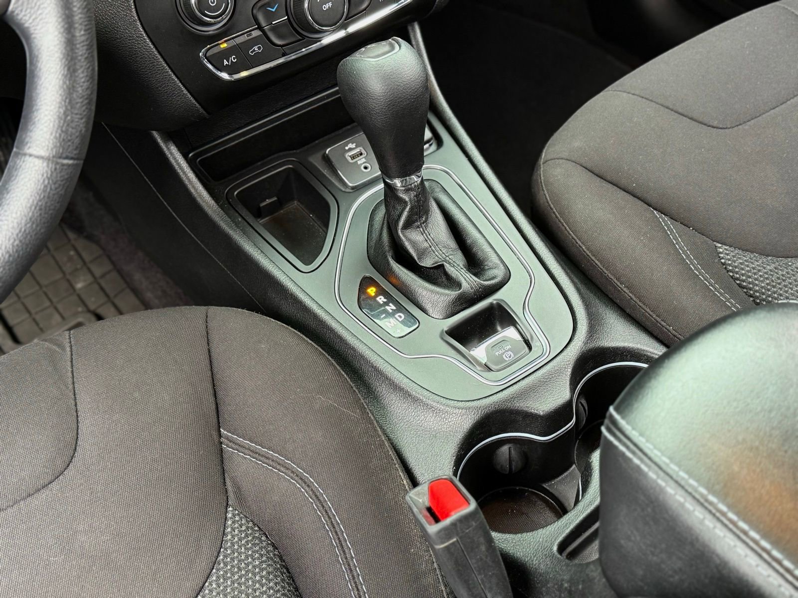 Used 2019 Jeep Cherokee Latitude w/ Popular Appearance Group image 20