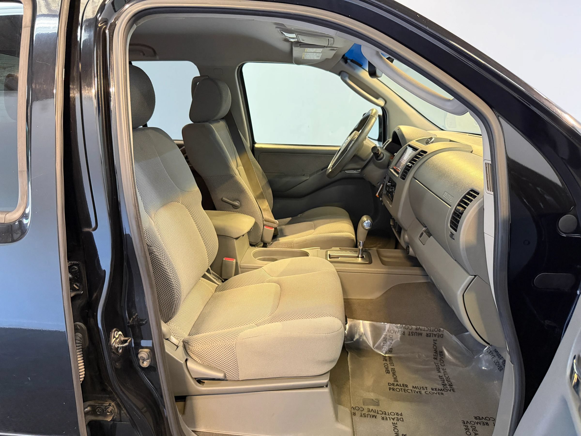 Used 2008 Nissan Frontier LE AWD/4WD image 26