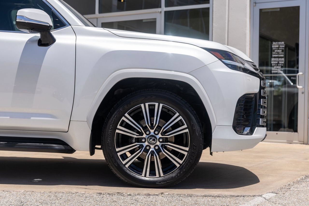 Used 2024 Lexus LX 600 4WD w/ Luxury Package image 6