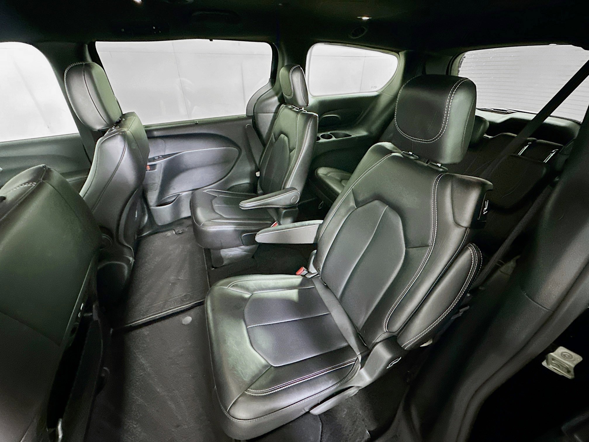 Used 2025 Chrysler Pacifica Select FWD image 27