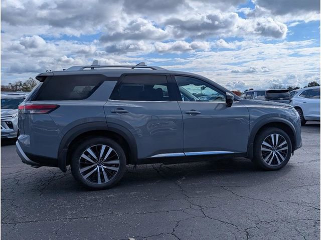 Used 2024 Nissan Pathfinder Platinum w/ Cargo Package image 9
