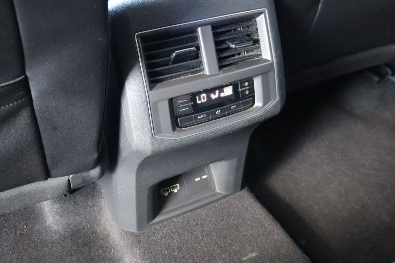 Used 2018 Volkswagen Atlas SEL FWD image 29