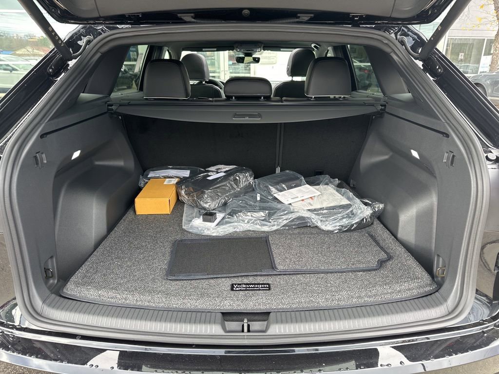 New 2026 Volkswagen Atlas Cross Sport SEL Premium R-Line image 24