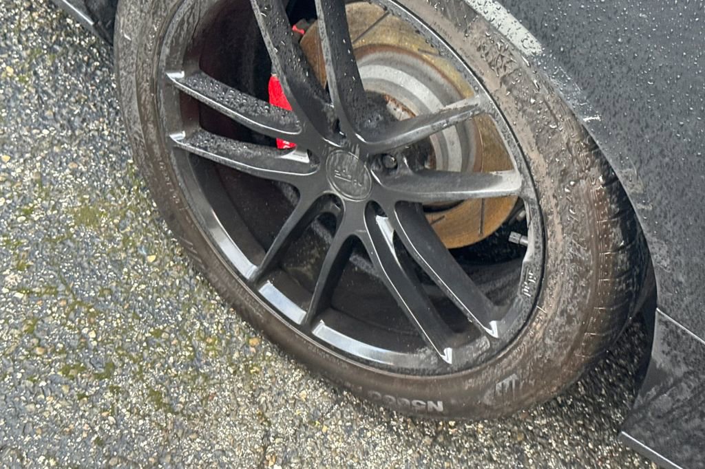 Used 2016 Dodge Challenger SRT image 4