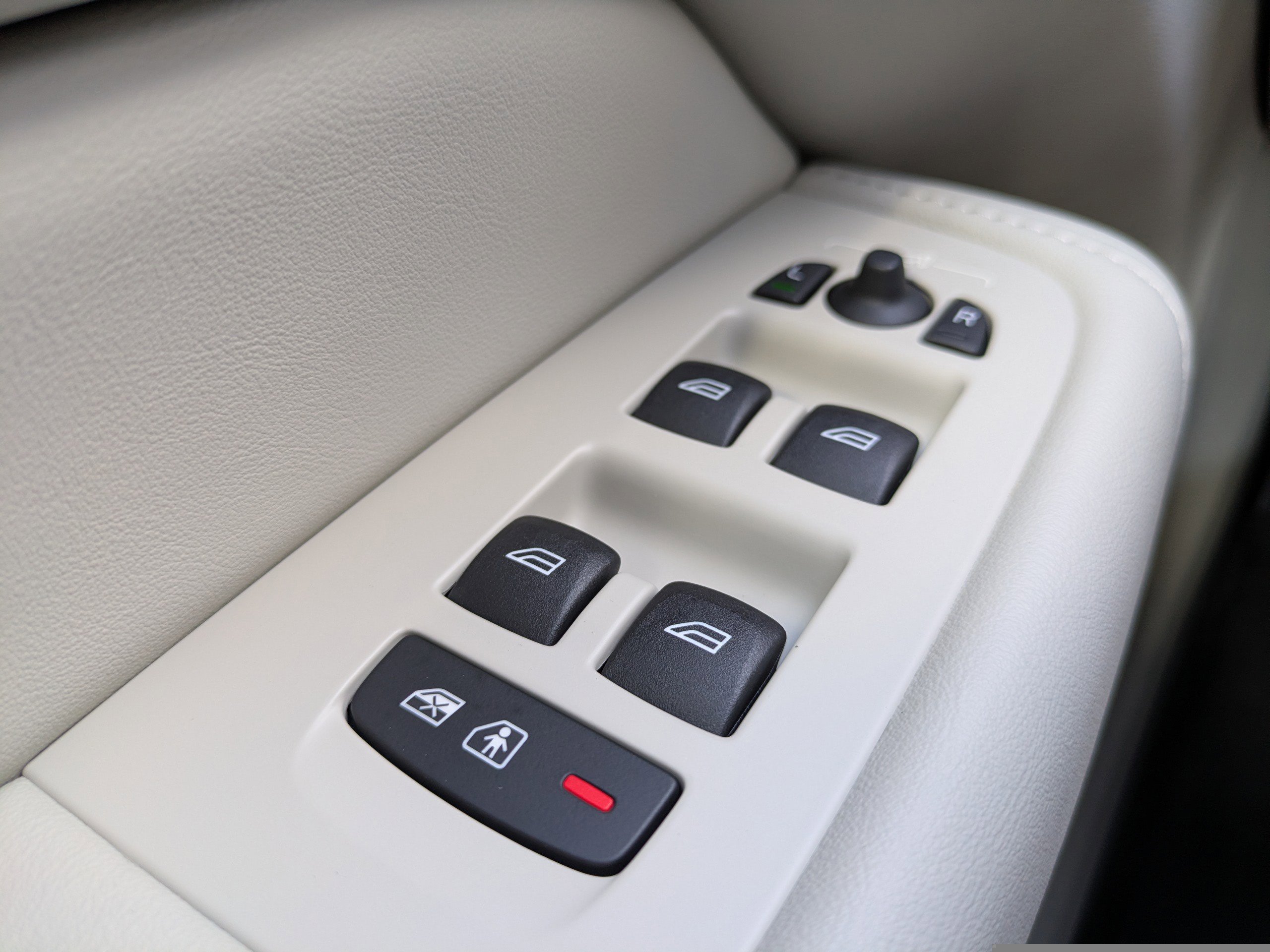 Used 2023 Volvo XC60 B5 Plus w/ Protection Package Premier image 20