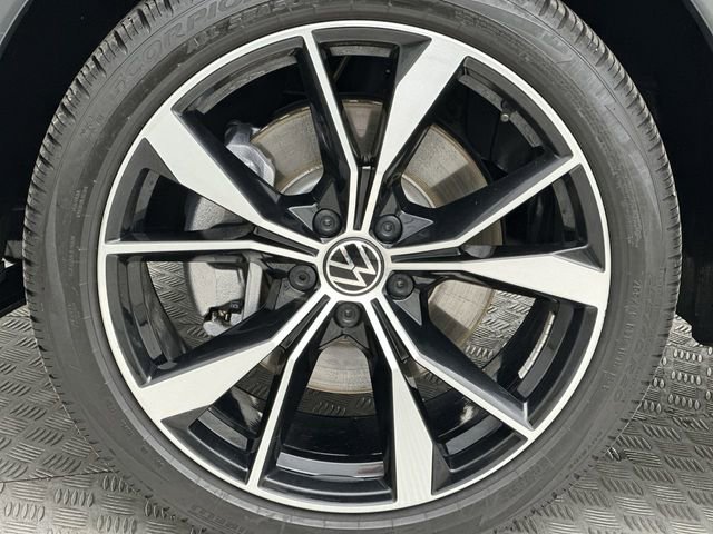 Used 2024 Volkswagen Tiguan SEL R-Line AWD/4WD image 10