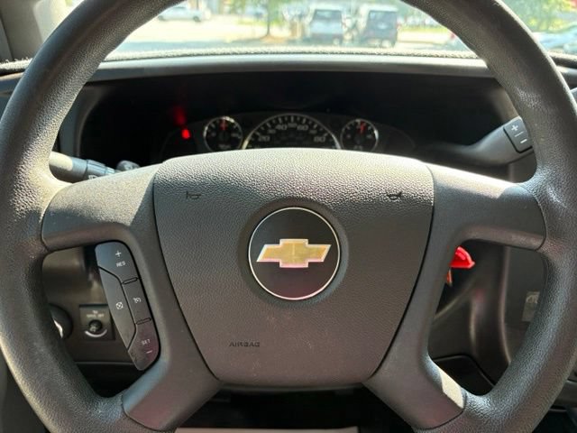 Used 2018 Chevrolet Express 3500 w/ Driver Convenience Package RWD image 19