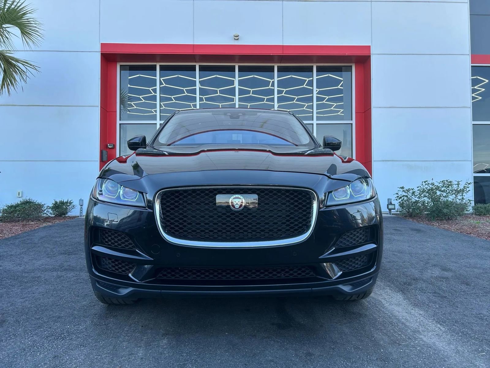 Used 2020 Jaguar F-PACE Premium image 2