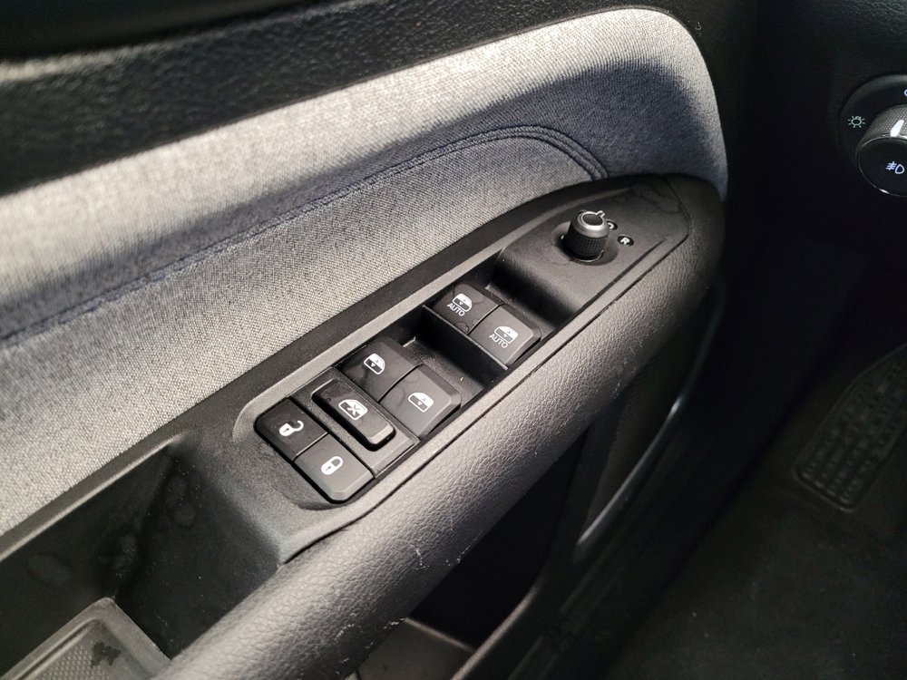 Used 2024 Jeep Compass Latitude image 27