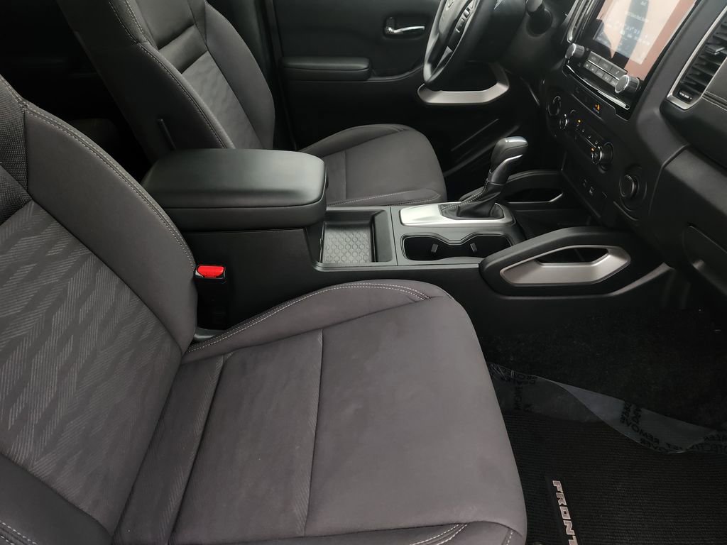 Used 2024 Nissan Frontier SV image 14