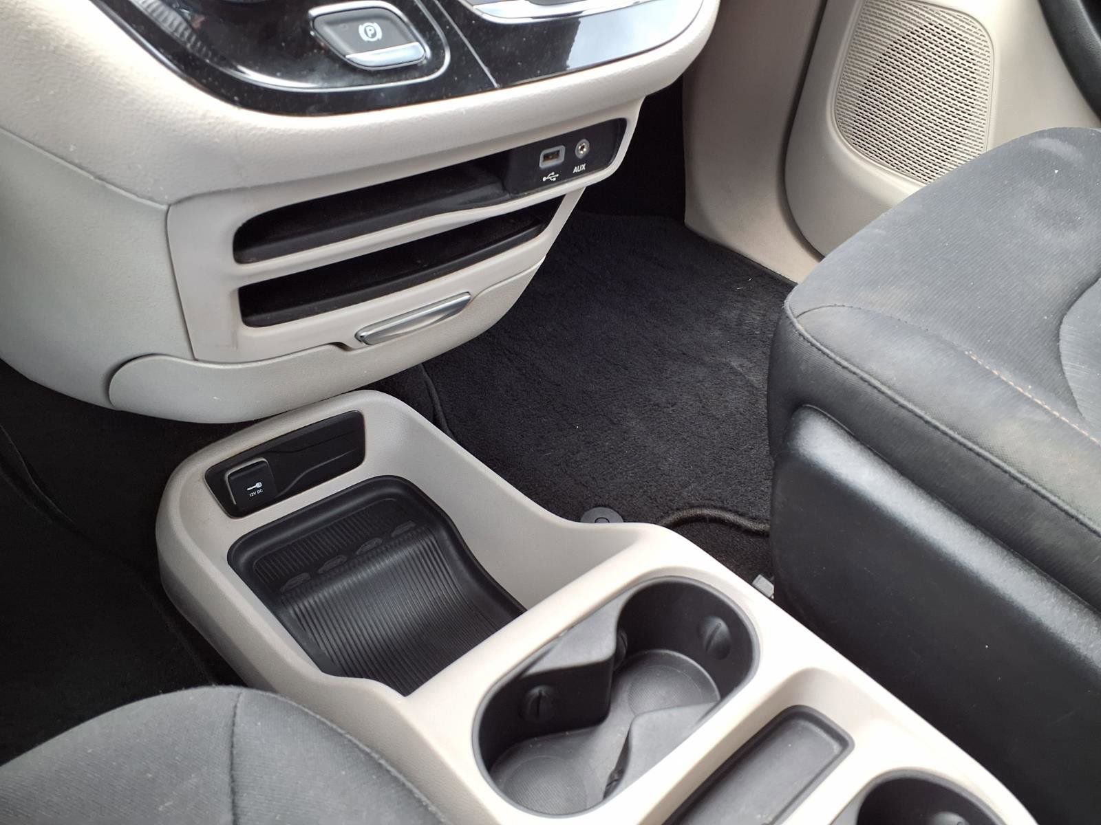 Used 2019 Chrysler Pacifica LX FWD image 26