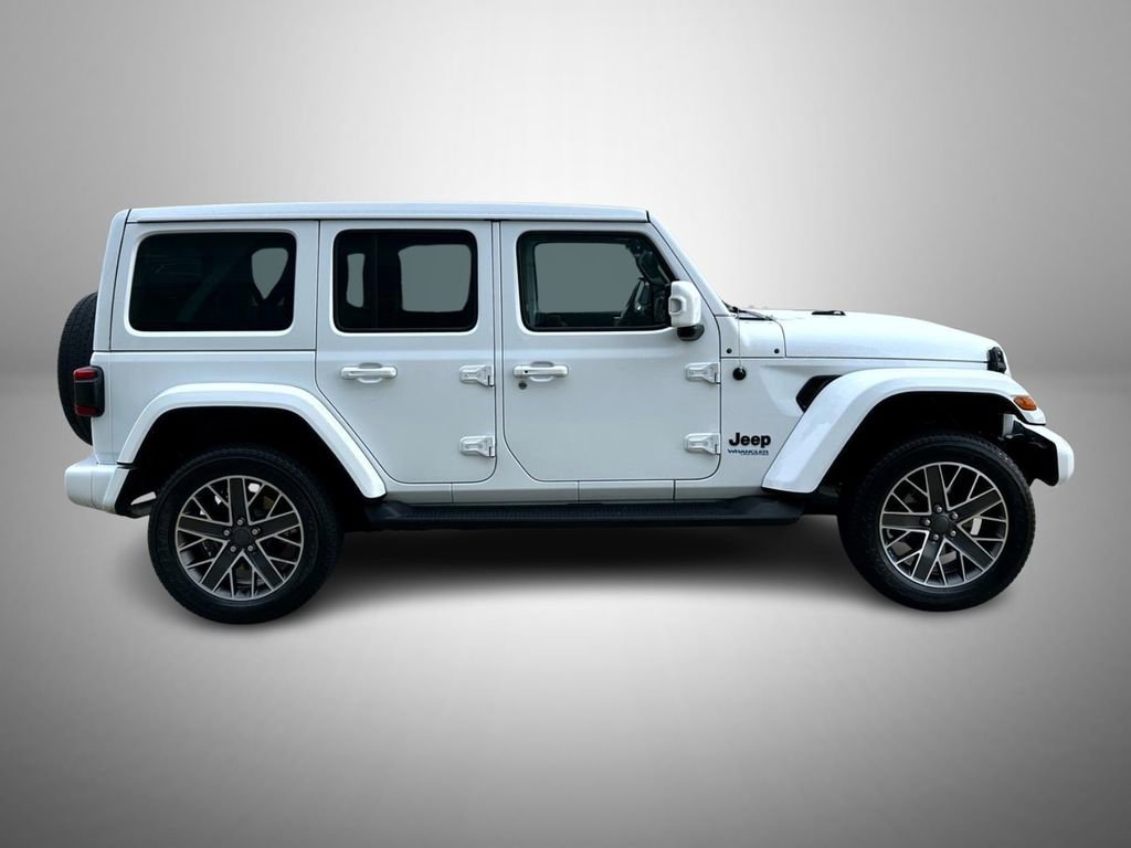 Used 2022 Jeep Wrangler Unlimited Sahara image 4