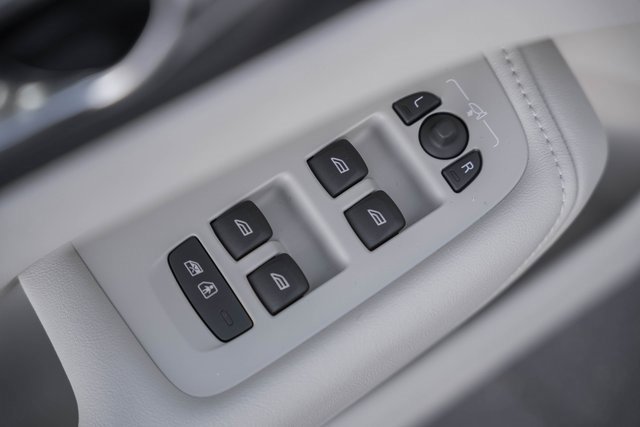 New 2026 Volvo XC60 B5 Ultra w/ Protection Package Premier image 37