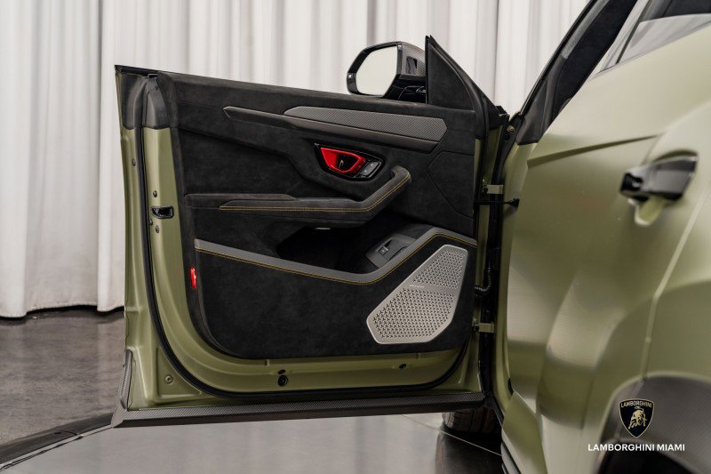 Used 2024 Lamborghini Urus Performante image 36