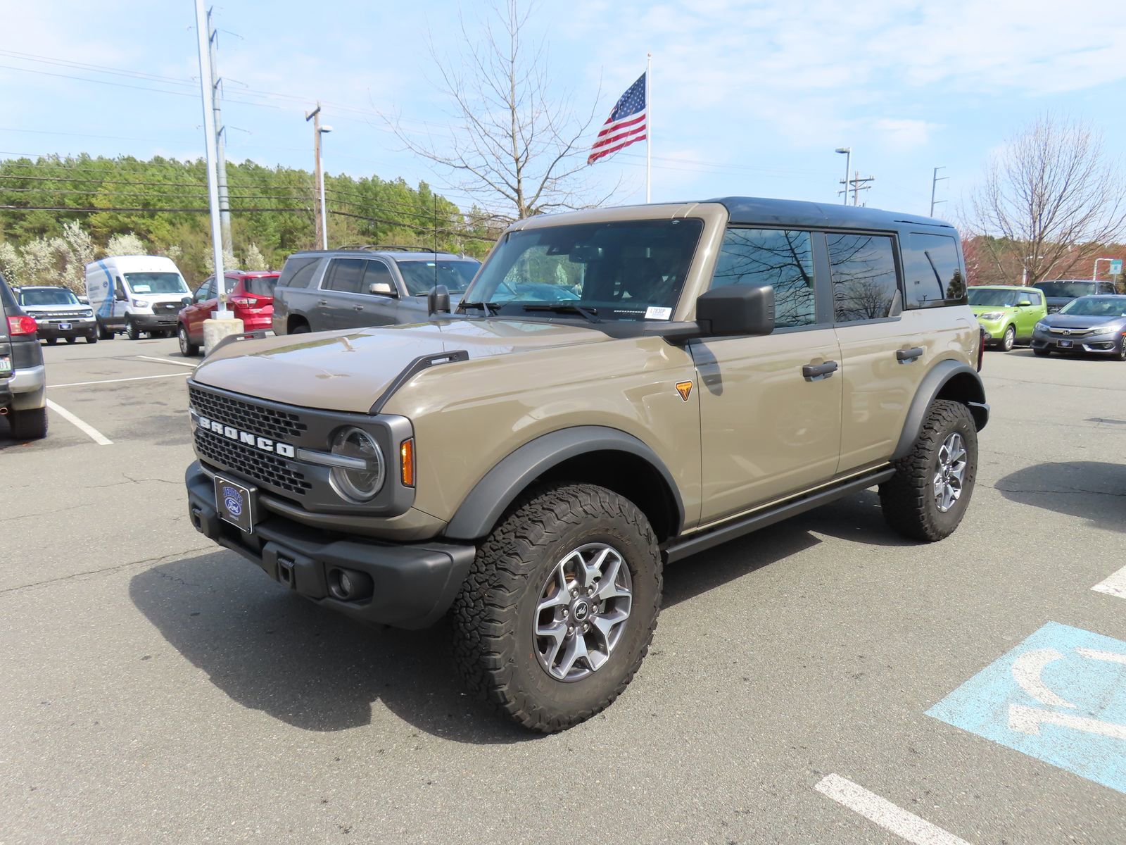 Certified 2025 Ford Bronco Badlands image 3