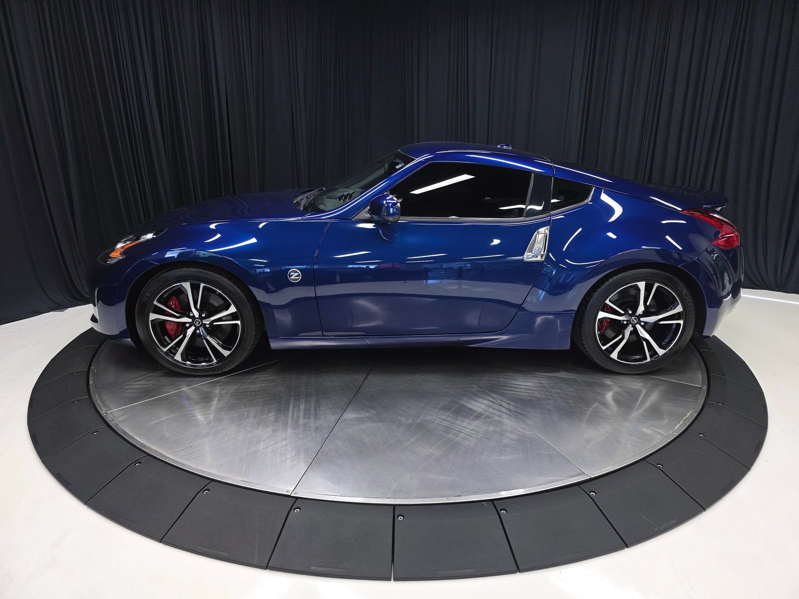 Used 2020 Nissan 370Z NISMO RWD image 10