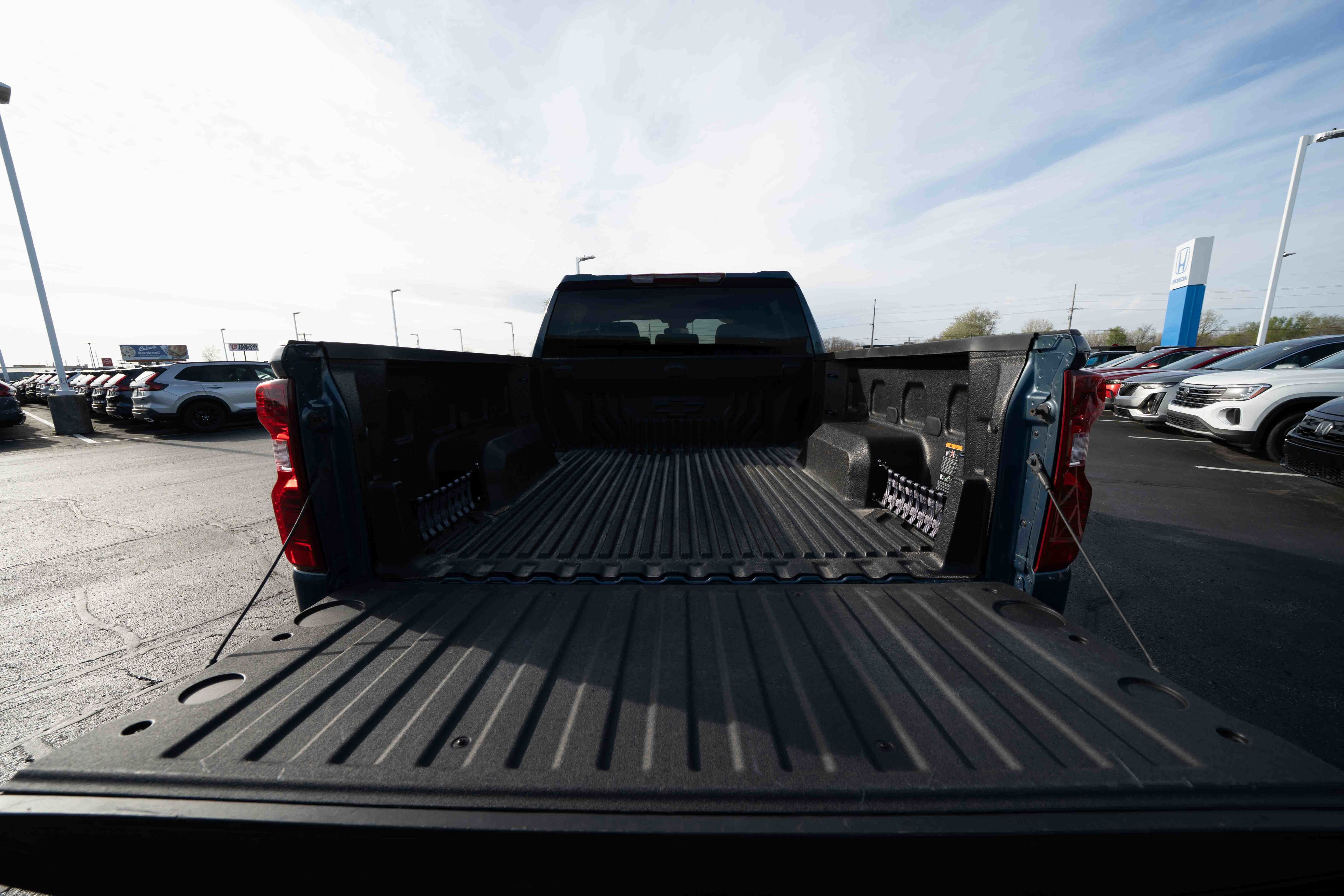 Used 2024 Chevrolet Silverado 1500 LT w/ Z71 Off-Road Package AWD/4WD image 27