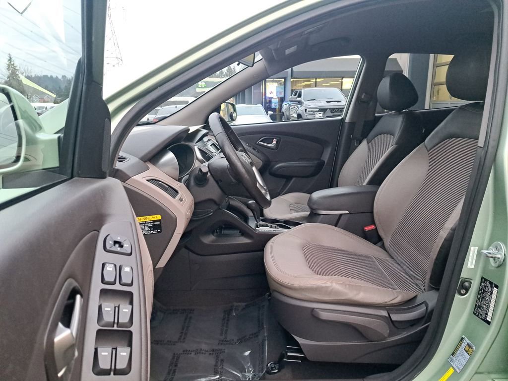 Used 2011 Hyundai Tucson GLS image 11